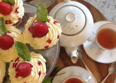 Strawberry shortcake cupcakes